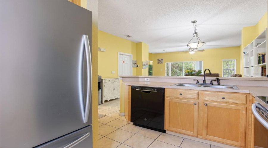 KISSIMMEE, Florida 34747, 3 Bedrooms Bedrooms, ,2 BathroomsBathrooms,Residential,For Sale,CRYSTAL COVE,0,MFRG5109560