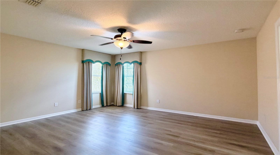 KISSIMMEE, Florida 34746, 6 Bedrooms Bedrooms, ,4 BathroomsBathrooms,Residential,For Sale,DHARMA,0,MFRO6400397