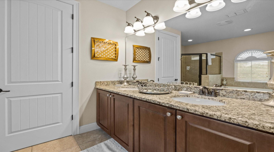 KISSIMMEE, Florida 34747, 5 Bedrooms Bedrooms, ,5 BathroomsBathrooms,Residential,For Sale,DESERT MOUNTAIN,0,MFRO6400399