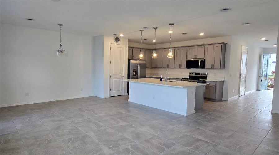 DAVENPORT, Florida 33896, 3 Bedrooms Bedrooms, ,2 BathroomsBathrooms,Residential,For Sale,LONGBOAT,0,MFRS5140554