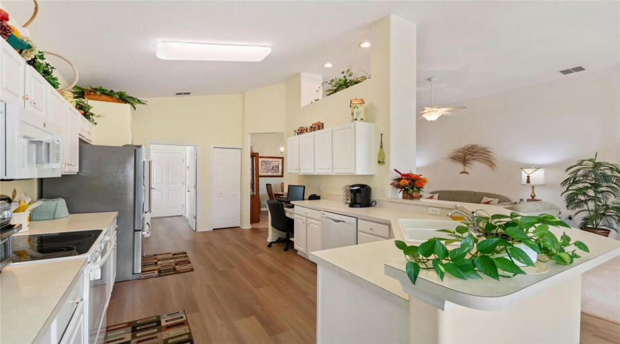 DAVENPORT, Florida 33837, 3 Bedrooms Bedrooms, ,2 BathroomsBathrooms,Residential,For Sale,ROYAL PALM DR,0,MFRS5147893