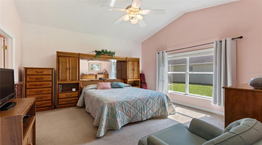 Primary en suite bedroom