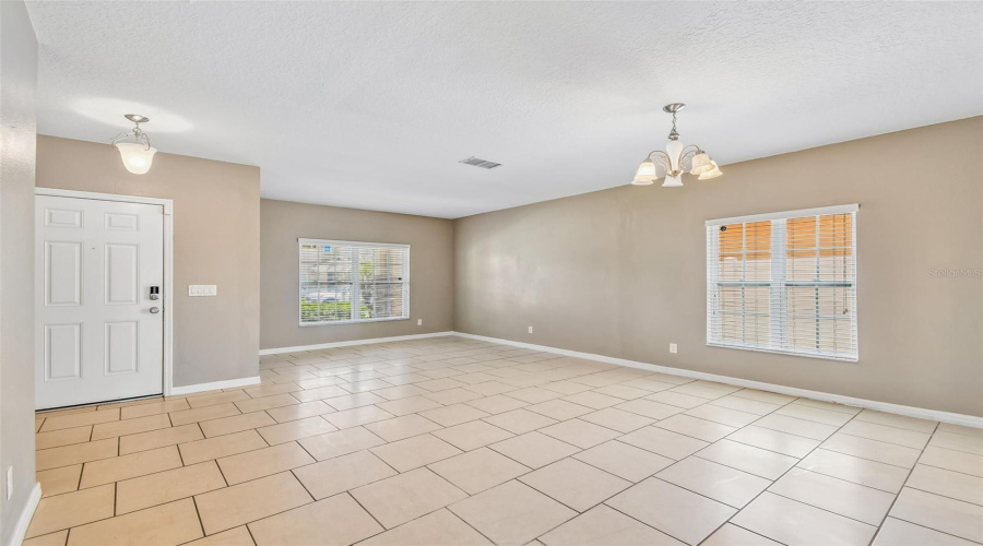 DAVENPORT, Florida 33897, 6 Bedrooms Bedrooms, ,3 BathroomsBathrooms,Residential,For Sale,WILLIAMSON,0,MFRTB8499367