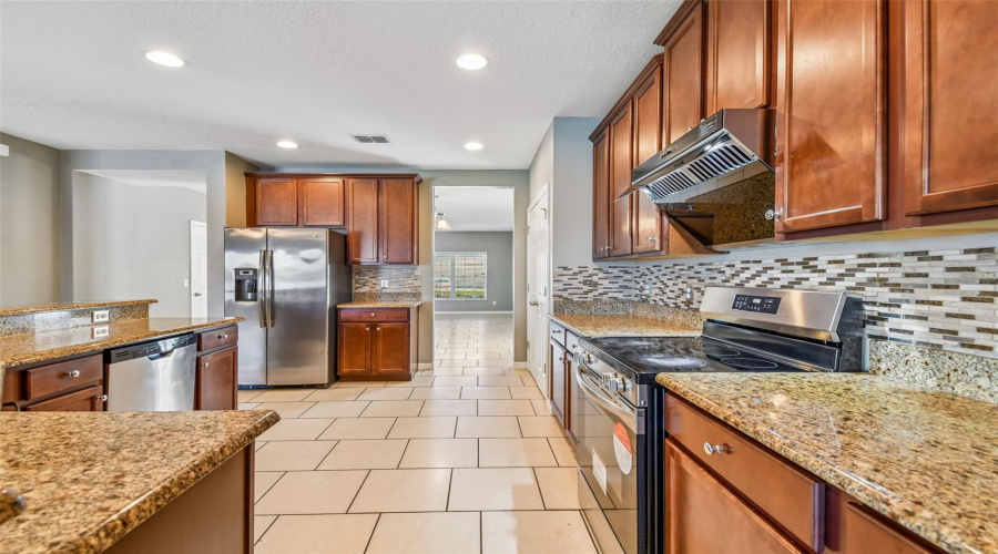 DAVENPORT, Florida 33897, 6 Bedrooms Bedrooms, ,3 BathroomsBathrooms,Residential,For Sale,WILLIAMSON,0,MFRTB8499367