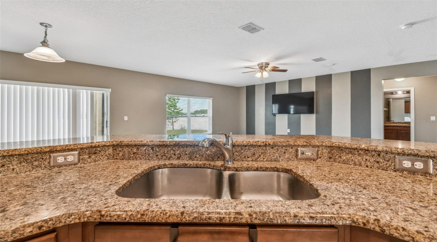 DAVENPORT, Florida 33897, 6 Bedrooms Bedrooms, ,3 BathroomsBathrooms,Residential,For Sale,WILLIAMSON,0,MFRTB8499367