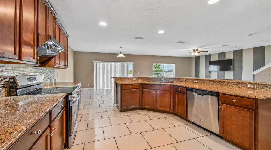 DAVENPORT, Florida 33897, 6 Bedrooms Bedrooms, ,3 BathroomsBathrooms,Residential,For Sale,WILLIAMSON,0,MFRTB8499367