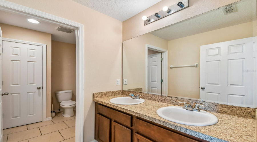 DAVENPORT, Florida 33897, 6 Bedrooms Bedrooms, ,3 BathroomsBathrooms,Residential,For Sale,WILLIAMSON,0,MFRTB8499367