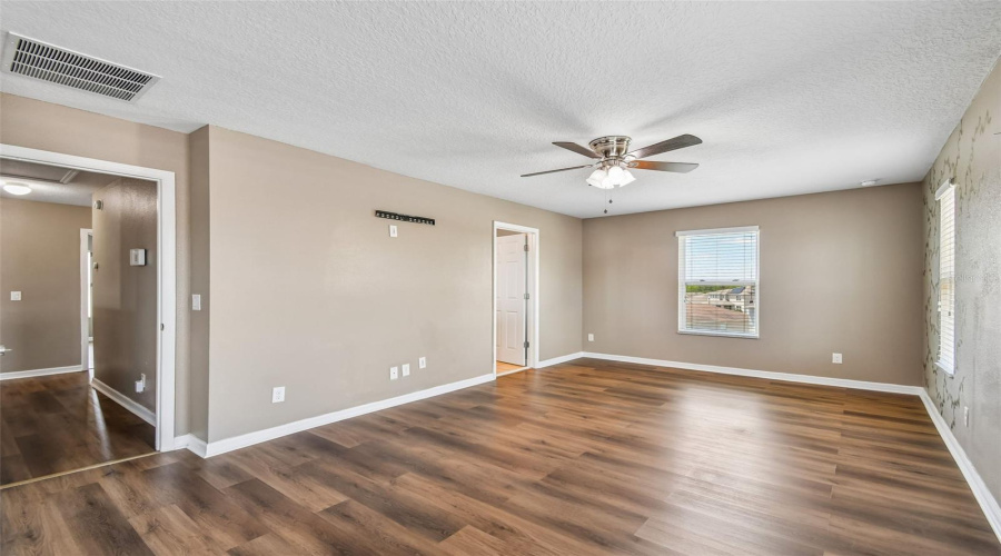 DAVENPORT, Florida 33897, 6 Bedrooms Bedrooms, ,3 BathroomsBathrooms,Residential,For Sale,WILLIAMSON,0,MFRTB8499367