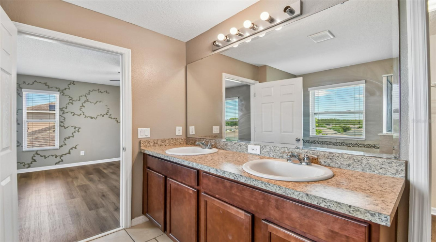 DAVENPORT, Florida 33897, 6 Bedrooms Bedrooms, ,3 BathroomsBathrooms,Residential,For Sale,WILLIAMSON,0,MFRTB8499367