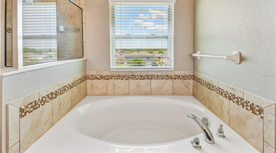 DAVENPORT, Florida 33897, 6 Bedrooms Bedrooms, ,3 BathroomsBathrooms,Residential,For Sale,WILLIAMSON,0,MFRTB8499367