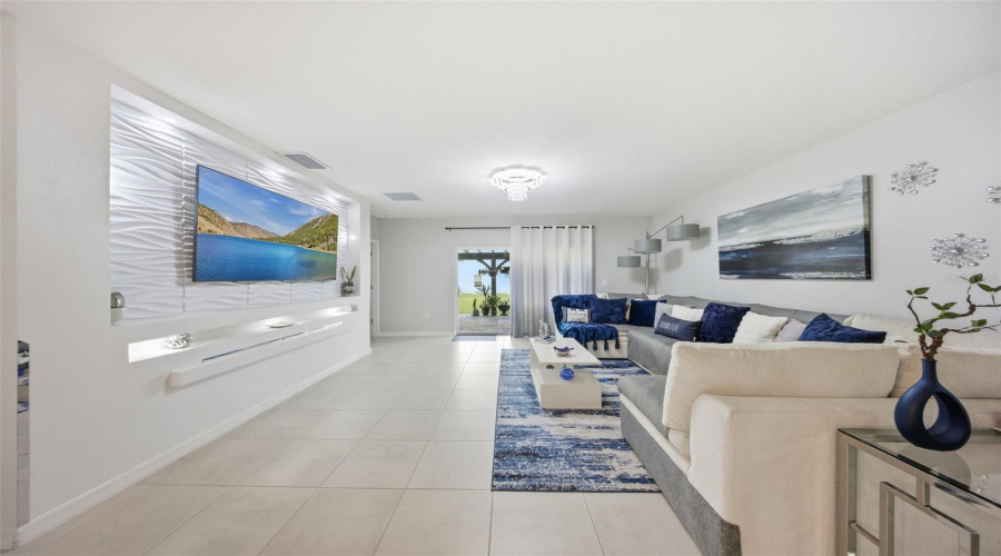 DAVENPORT, Florida 33837, 4 Bedrooms Bedrooms, ,2 BathroomsBathrooms,Residential,For Sale,SWAN SWIM,0,MFRS5147518