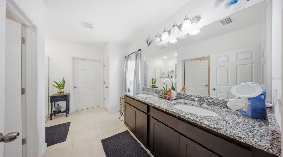 DAVENPORT, Florida 33837, 4 Bedrooms Bedrooms, ,2 BathroomsBathrooms,Residential,For Sale,SWAN SWIM,0,MFRS5147518