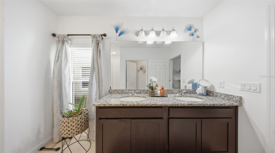 DAVENPORT, Florida 33837, 4 Bedrooms Bedrooms, ,2 BathroomsBathrooms,Residential,For Sale,SWAN SWIM,0,MFRS5147518