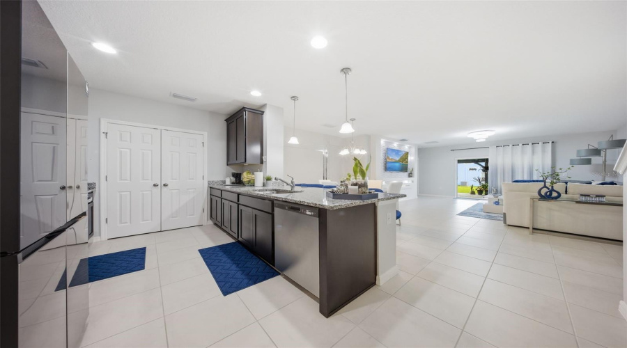 DAVENPORT, Florida 33837, 4 Bedrooms Bedrooms, ,2 BathroomsBathrooms,Residential,For Sale,SWAN SWIM,0,MFRS5147518