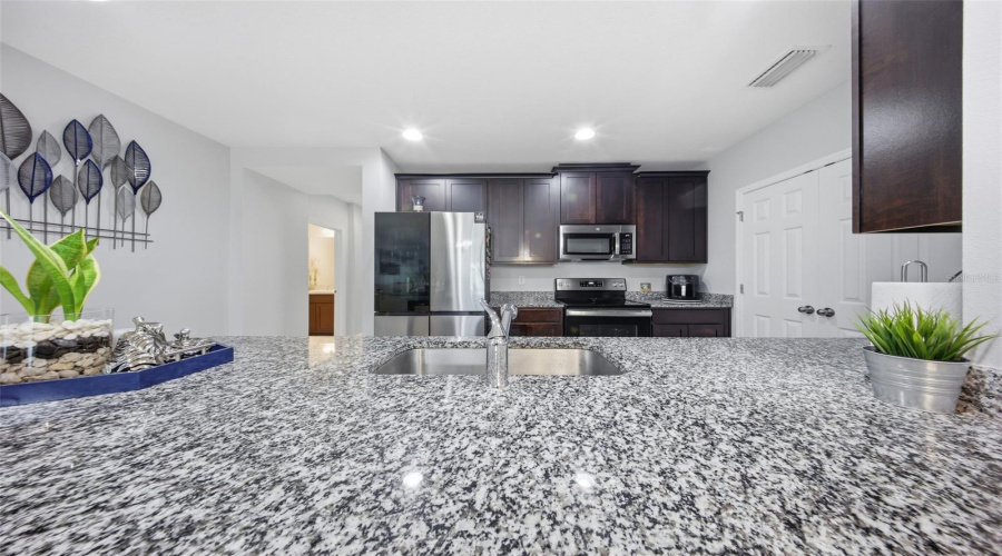 DAVENPORT, Florida 33837, 4 Bedrooms Bedrooms, ,2 BathroomsBathrooms,Residential,For Sale,SWAN SWIM,0,MFRS5147518