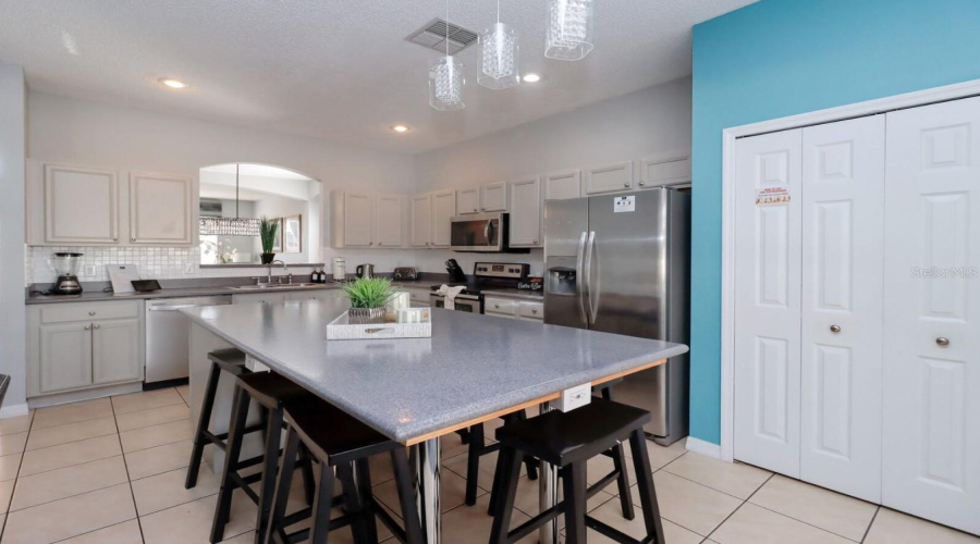 KISSIMMEE, Florida 34746, 6 Bedrooms Bedrooms, ,5 BathroomsBathrooms,Residential,For Sale,SEASONS,0,MFRO6400453