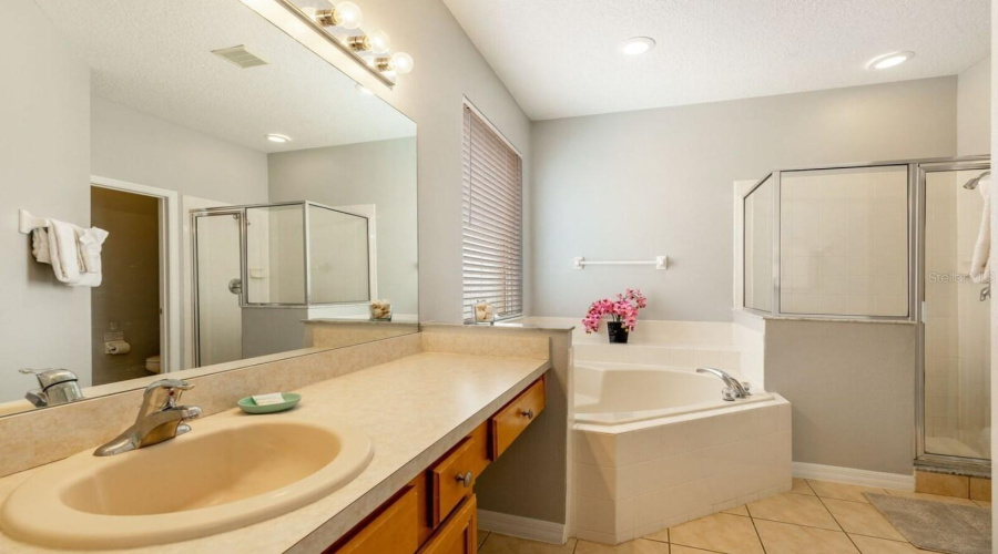KISSIMMEE, Florida 34746, 6 Bedrooms Bedrooms, ,5 BathroomsBathrooms,Residential,For Sale,SEASONS,0,MFRO6400453