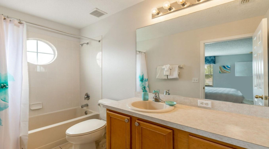 KISSIMMEE, Florida 34746, 6 Bedrooms Bedrooms, ,5 BathroomsBathrooms,Residential,For Sale,SEASONS,0,MFRO6400453