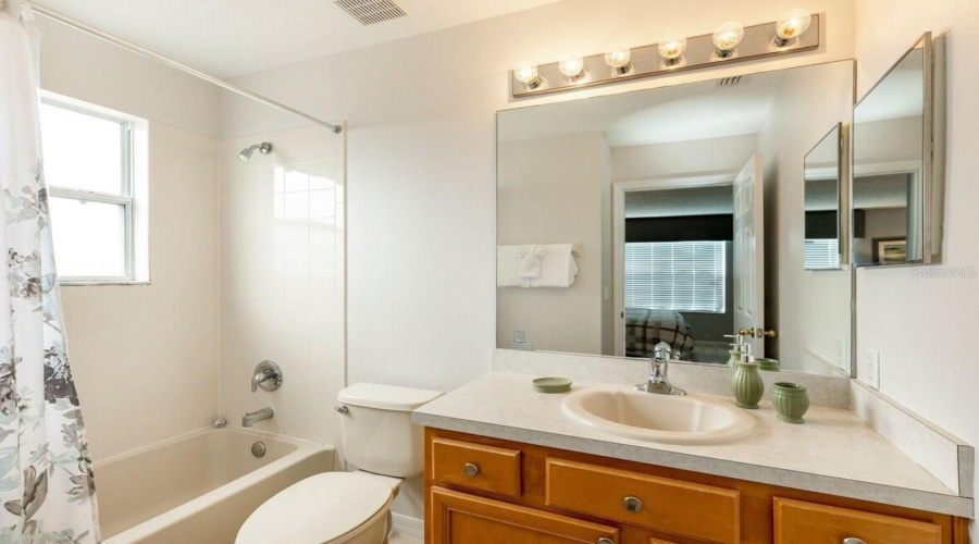 KISSIMMEE, Florida 34746, 6 Bedrooms Bedrooms, ,5 BathroomsBathrooms,Residential,For Sale,SEASONS,0,MFRO6400453