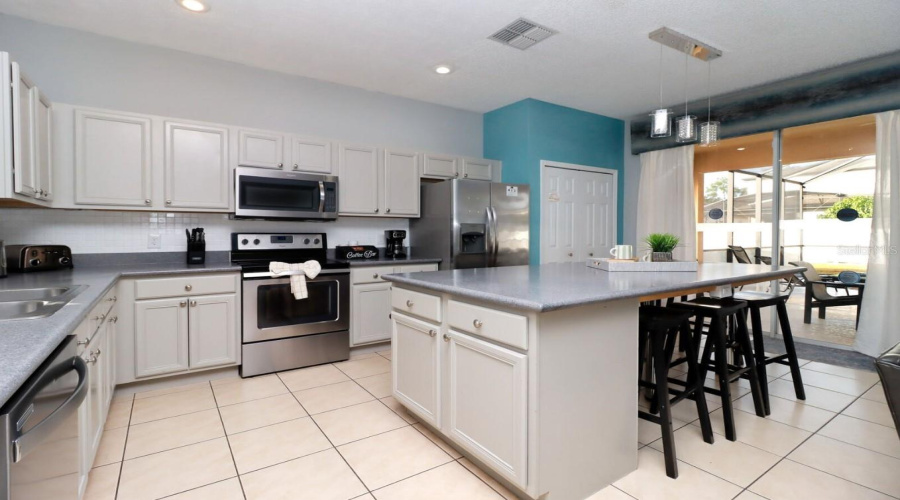 KISSIMMEE, Florida 34746, 6 Bedrooms Bedrooms, ,5 BathroomsBathrooms,Residential,For Sale,SEASONS,0,MFRO6400453