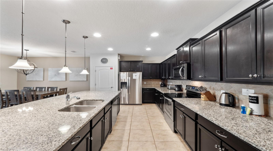 KISSIMMEE, Florida 34747, 4 Bedrooms Bedrooms, ,3 BathroomsBathrooms,Residential,For Sale,GENEVE,0,MFRS5147875