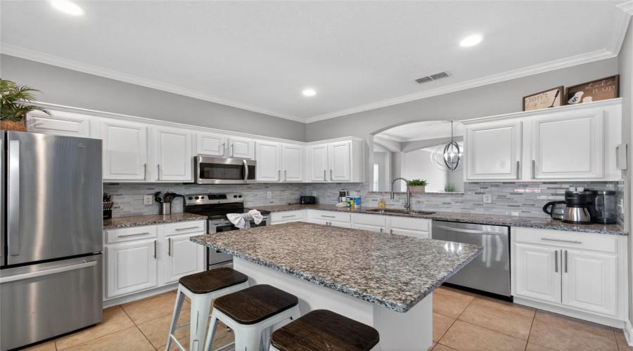 DAVENPORT, Florida 33897, 6 Bedrooms Bedrooms, ,5 BathroomsBathrooms,Residential,For Sale,SOLANA,0,MFRS5148085