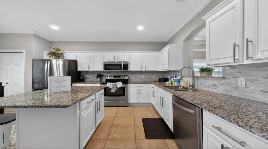 DAVENPORT, Florida 33897, 6 Bedrooms Bedrooms, ,5 BathroomsBathrooms,Residential,For Sale,SOLANA,0,MFRS5148085