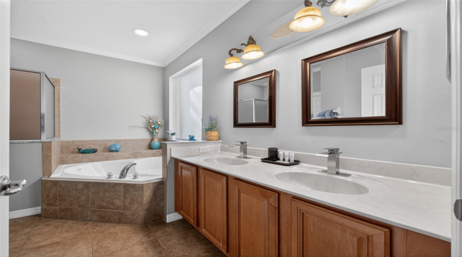 DAVENPORT, Florida 33897, 6 Bedrooms Bedrooms, ,5 BathroomsBathrooms,Residential,For Sale,SOLANA,0,MFRS5148085