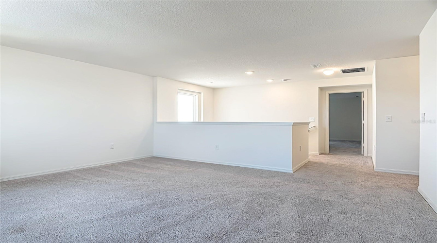 Second floor ample loft space