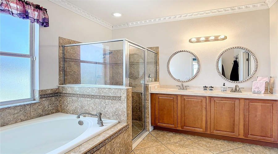 KISSIMMEE, Florida 34746, 3 Bedrooms Bedrooms, ,2 BathroomsBathrooms,Residential,For Sale,GOLDEN KNOT,0,MFRS5147803