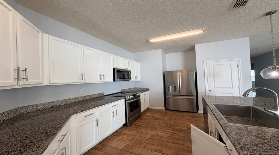 DAVENPORT, Florida 33897, 4 Bedrooms Bedrooms, ,2 BathroomsBathrooms,Residential,For Sale,BISCOTTO,0,MFRS5148183