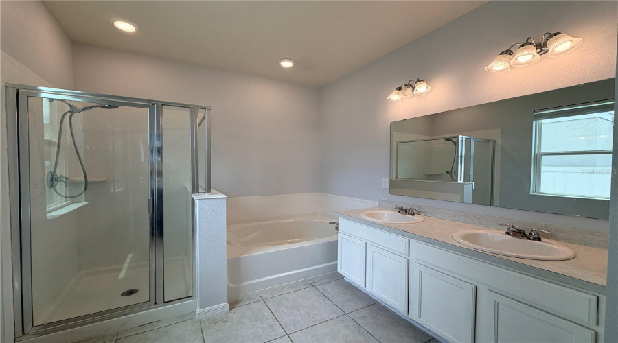 DAVENPORT, Florida 33897, 4 Bedrooms Bedrooms, ,2 BathroomsBathrooms,Residential,For Sale,BISCOTTO,0,MFRS5148183