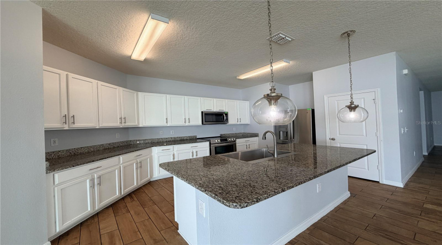 DAVENPORT, Florida 33897, 4 Bedrooms Bedrooms, ,2 BathroomsBathrooms,Residential,For Sale,BISCOTTO,0,MFRS5148183