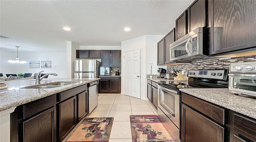 DAVENPORT, Florida 33896, 4 Bedrooms Bedrooms, ,3 BathroomsBathrooms,Residential,For Sale,YORKSHIRE,0,MFRS5145933