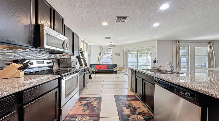 DAVENPORT, Florida 33896, 4 Bedrooms Bedrooms, ,3 BathroomsBathrooms,Residential,For Sale,YORKSHIRE,0,MFRS5145933