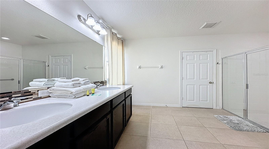 DAVENPORT, Florida 33896, 4 Bedrooms Bedrooms, ,3 BathroomsBathrooms,Residential,For Sale,YORKSHIRE,0,MFRS5145933
