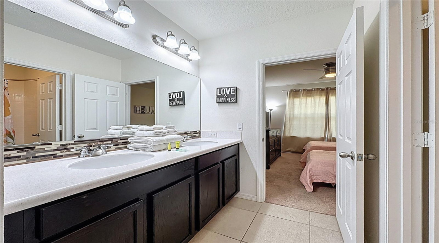 DAVENPORT, Florida 33896, 4 Bedrooms Bedrooms, ,3 BathroomsBathrooms,Residential,For Sale,YORKSHIRE,0,MFRS5145933