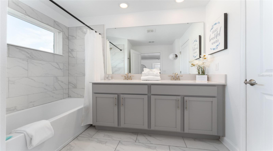 KISSIMMEE, Florida 34746, 4 Bedrooms Bedrooms, ,3 BathroomsBathrooms,Residential,For Sale,PARAGRAPH,0,MFRS5130372