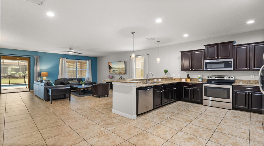 DAVENPORT, Florida 33896, 7 Bedrooms Bedrooms, ,5 BathroomsBathrooms,Residential,For Sale,MYRTLEWOOD,0,MFRO6400660