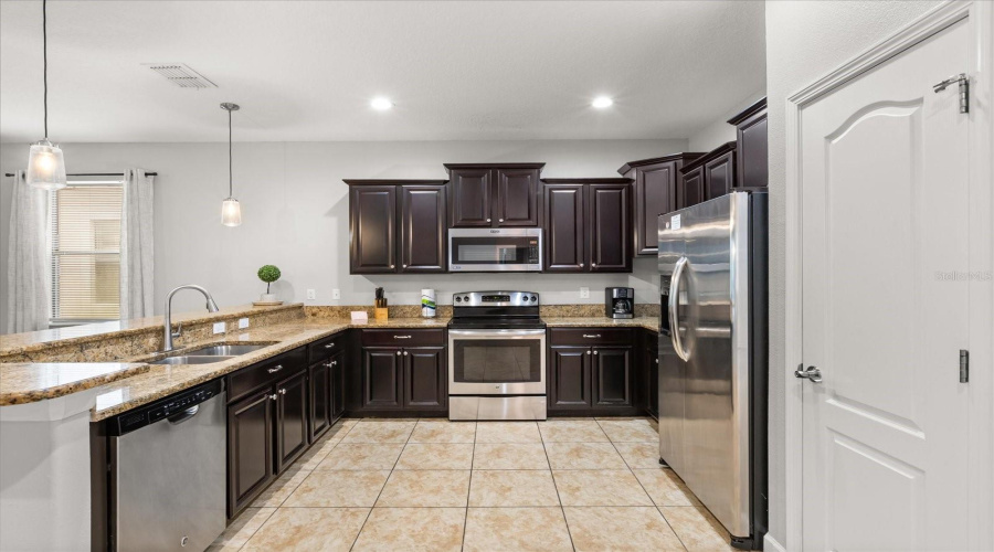 DAVENPORT, Florida 33896, 7 Bedrooms Bedrooms, ,5 BathroomsBathrooms,Residential,For Sale,MYRTLEWOOD,0,MFRO6400660
