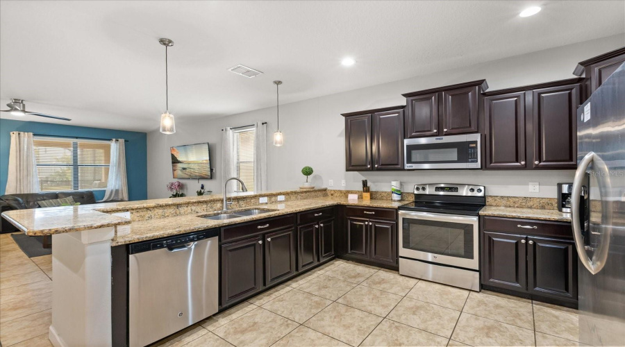 DAVENPORT, Florida 33896, 7 Bedrooms Bedrooms, ,5 BathroomsBathrooms,Residential,For Sale,MYRTLEWOOD,0,MFRO6400660