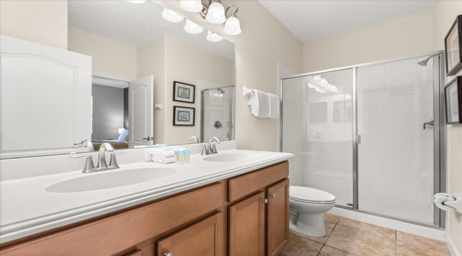 DAVENPORT, Florida 33896, 7 Bedrooms Bedrooms, ,5 BathroomsBathrooms,Residential,For Sale,MYRTLEWOOD,0,MFRO6400660