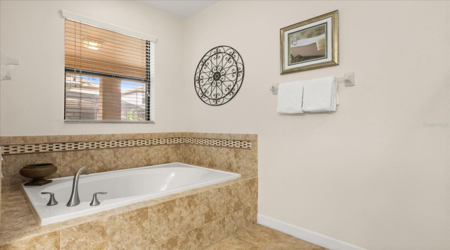 DAVENPORT, Florida 33896, 7 Bedrooms Bedrooms, ,5 BathroomsBathrooms,Residential,For Sale,MYRTLEWOOD,0,MFRO6400660
