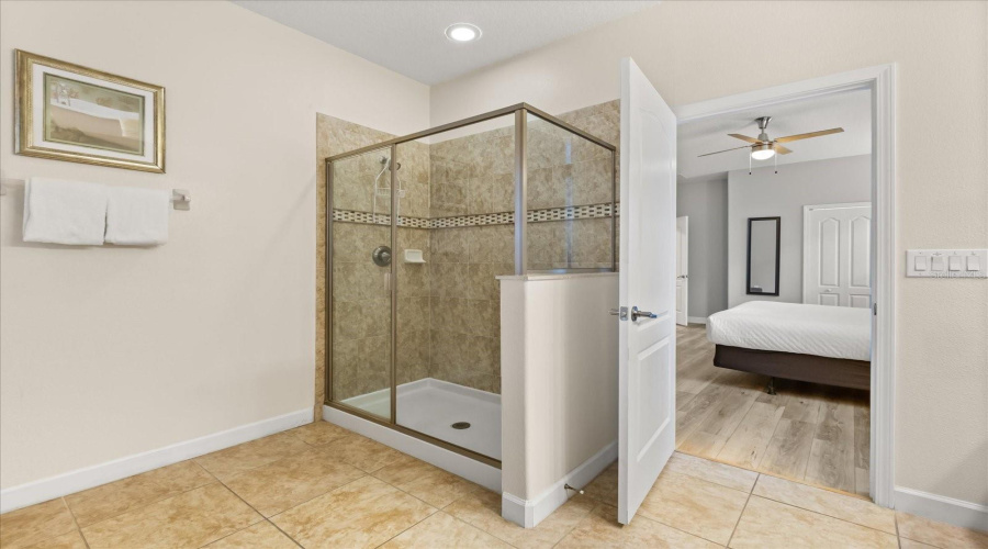 DAVENPORT, Florida 33896, 7 Bedrooms Bedrooms, ,5 BathroomsBathrooms,Residential,For Sale,MYRTLEWOOD,0,MFRO6400660