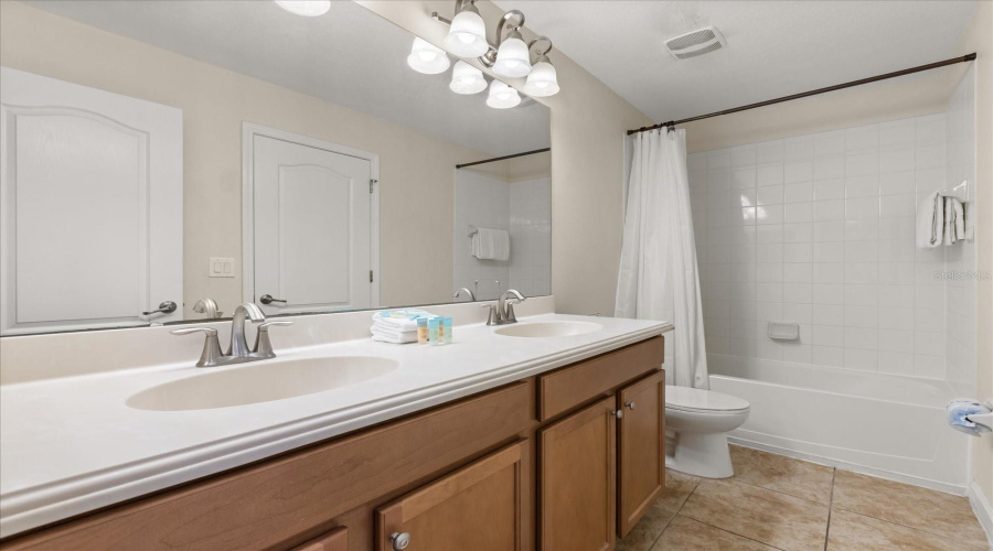 DAVENPORT, Florida 33896, 7 Bedrooms Bedrooms, ,5 BathroomsBathrooms,Residential,For Sale,MYRTLEWOOD,0,MFRO6400660