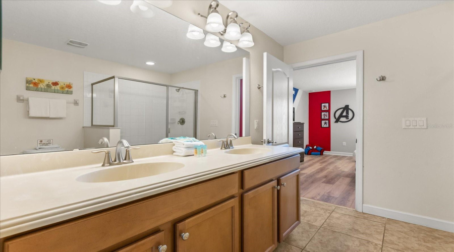 DAVENPORT, Florida 33896, 7 Bedrooms Bedrooms, ,5 BathroomsBathrooms,Residential,For Sale,MYRTLEWOOD,0,MFRO6400660
