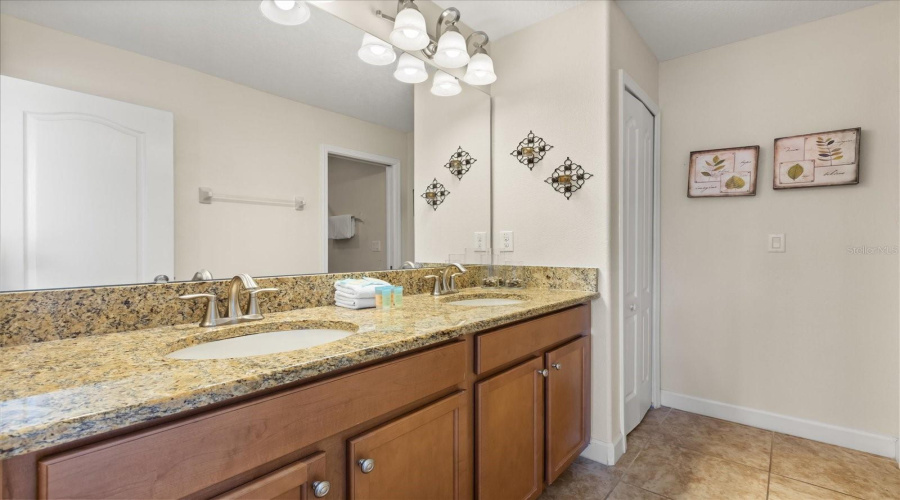DAVENPORT, Florida 33896, 7 Bedrooms Bedrooms, ,5 BathroomsBathrooms,Residential,For Sale,MYRTLEWOOD,0,MFRO6400660
