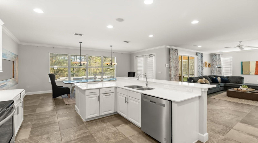 DAVENPORT, Florida 33837, 6 Bedrooms Bedrooms, ,5 BathroomsBathrooms,Residential,For Sale,ORANGE COSMOS,0,MFRO6365702