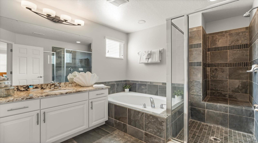 DAVENPORT, Florida 33837, 6 Bedrooms Bedrooms, ,5 BathroomsBathrooms,Residential,For Sale,ORANGE COSMOS,0,MFRO6365702