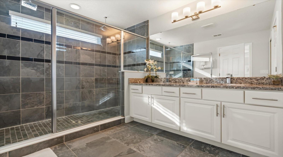 DAVENPORT, Florida 33837, 6 Bedrooms Bedrooms, ,5 BathroomsBathrooms,Residential,For Sale,ORANGE COSMOS,0,MFRO6365702